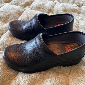 Dansko Professional Black Tooled